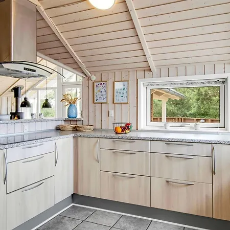 Svenny - 800m From The Sea By Interhome Feriehus