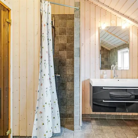 Feriehus Svenny - 800m From The Sea By Interhome *
